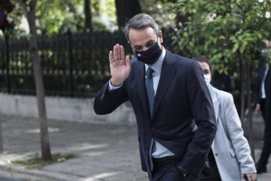 Δεν νομίζετε ότι είναι λίγο εγωιστικό να κολλάτε κορονοϊό ενώ ο πρωθυπουργός κάνει διακοπές;