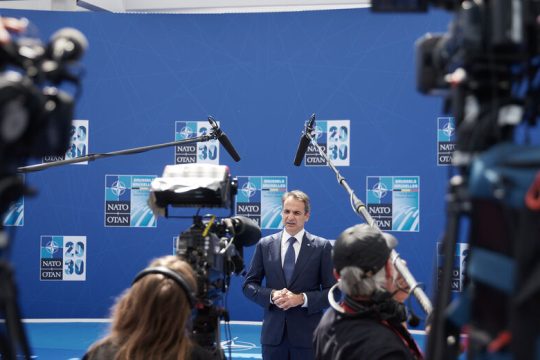 Βλέμματα στραμμένα στον Μητσοτάκη