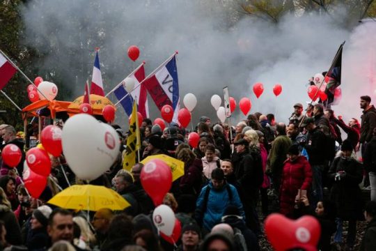 Χιλιάδες Ολλανδοί κατά των περιορισμών για την Covid-19