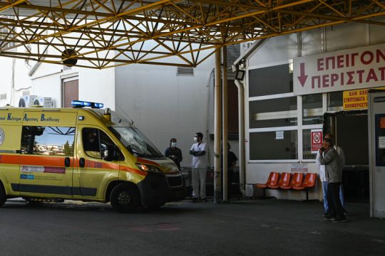 Πλήρη ίαση από κορονοϊό αντί αμοιβής υποσχόταν 47χρονη