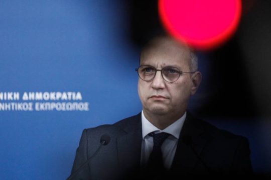 Κανένας προβληματισμός παρά τα ηχηρά «καμπανάκια» για τα Χριστούγεννα