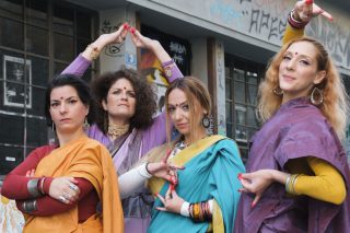 Ενας θίασος και ένα «Υπουργείο» αγωνίζονται υπέρ της διαφορετικότητας