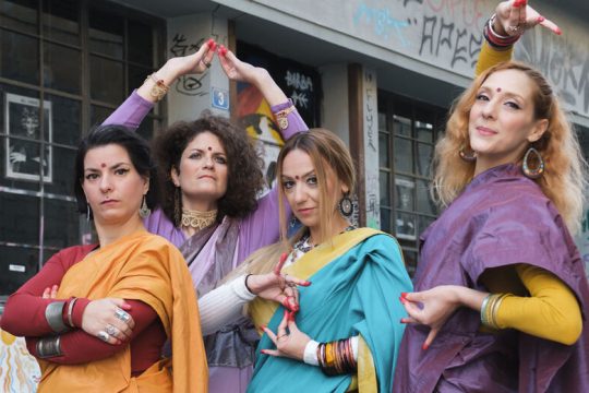 Ενας θίασος και ένα «Υπουργείο» αγωνίζονται υπέρ της διαφορετικότητας