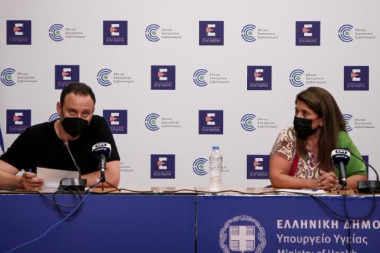 Ενημέρωση για την πανδημία: Στο μικροσκόπιο τρίτη και τέταρτη δόση
