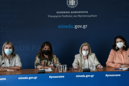 Ισχυρή σύσταση Παπαευαγγέλου – Θεοδωρίδου για τον εμβολιασμό των παιδιών 5-11 ετών