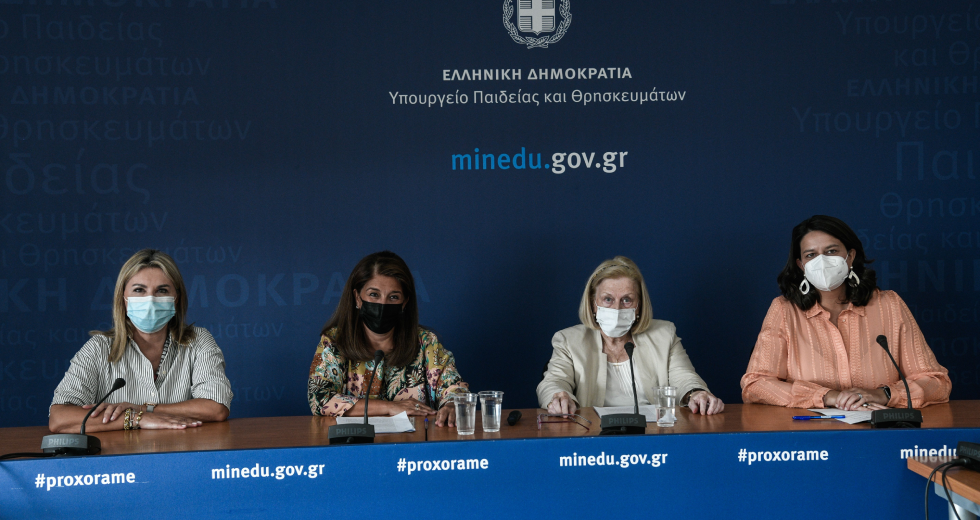 Ισχυρή σύσταση Παπαευαγγέλου – Θεοδωρίδου για τον εμβολιασμό των παιδιών 5-11 ετών