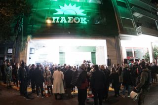 Habemus papam (στο ΠΑΣΟΚ) και ο ΣΥΡΙΖΑ
