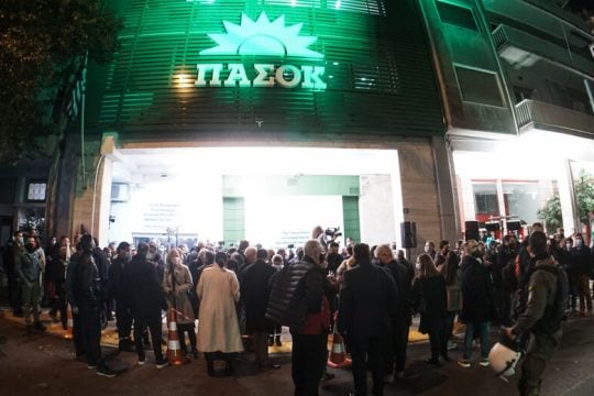 Habemus papam (στο ΠΑΣΟΚ) και ο ΣΥΡΙΖΑ