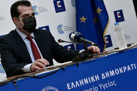 Ομοβροντία πυρών κατά της κυβέρνησης για τα νέα μέτρα