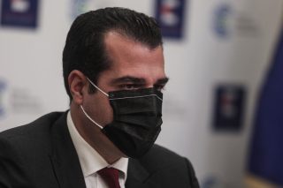 Μαινόμενος Πλεύρης, αλλά για την ουσία, κουβέντα!
