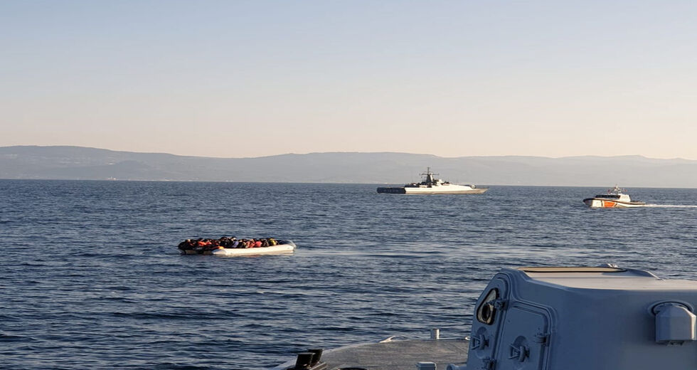 Ένας νεκρός στο ναυάγιο με πρόσφυγες νότια της Φολεγάνδρου