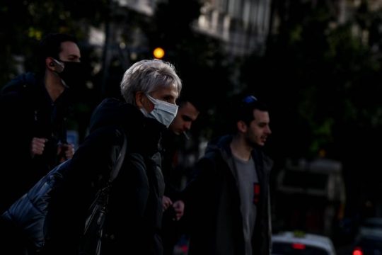 Στους πολίτες το κόστος του rapid test, αν καταστεί υποχρεωτικό στις γιορτές