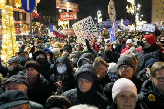 Διαδηλώσεις ενάντια στη φίμωση του Τύπου στην Πολωνία