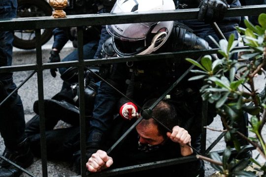 Η ΟΝΝΕΔ… δικηγόρος της ΕΛ.ΑΣ.