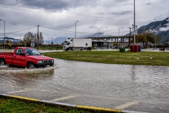 Πλημμύρες και ζημιές σε καλλιέργειες σε βόρεια και κεντρική Ελλάδα