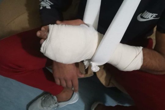 Κατήγγειλε αστυνομική βία, τον πάνε για απέλαση