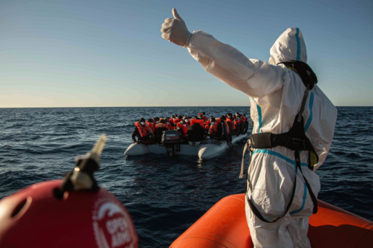 Κι άλλες διασώσεις στη Μεσόγειο – Ψάχνουν ακόμα για φιλόξενο λιμάνι