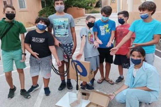 Χανιά: Βραβεύονται μαθητές που δημιούργησαν ρομπότ-ταΐστρα για αδέσποτα