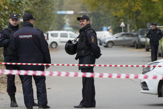 Ρωσία: Σκότωσε δύο και τραυμάτισε τρεις για μία μάσκα