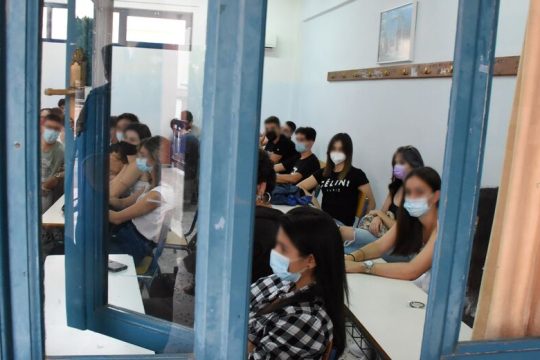 Τα «κενά» καταπίνουν τα σχολεία