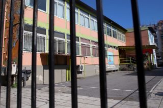 Μητέρα προπηλάκισε εκπαιδευτικό μέσα στο γραφείο του σχολείου στην Αθήνα