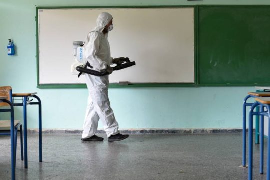 Ποινικές κυρώσεις σε γονείς που δεν στέλνουν τα παιδιά τους στο σχολείο