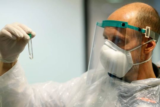 ΗΠΑ: Πρώτος θάνατος από την «Ο», κυρίαρχη η νέα μετάλλαξη