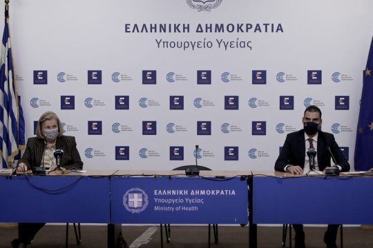 «Εμπιστευόμαστε την επιστήμη και εμβολιαζόμαστε»