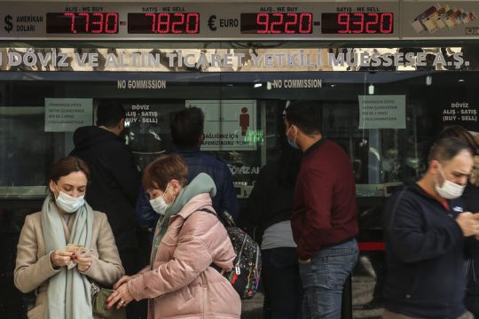 Τουρκία: Το χρηματιστήριο ανέστειλε τη λειτουργία του, μετά το νέο χαμηλό της λίρας