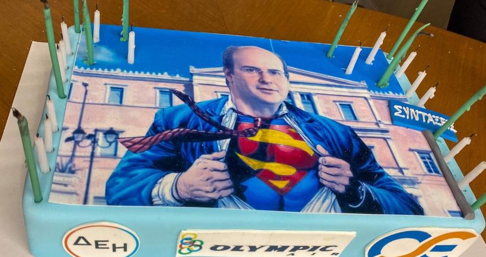 Χατζηδάκης σε αδιέξοδο: Κόβει τις άδειες στον ΕΦΚΑ για να βγουν οι συντάξεις