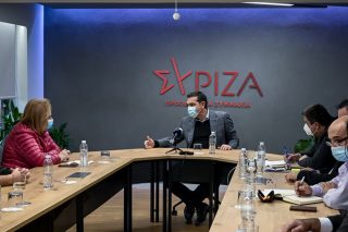 «Σαμποτέρ» του εμβολιασμού ο Κ. Μητσοτάκης