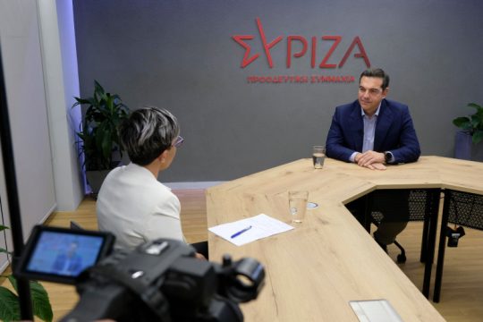 «Χρεώνει» προσωπικά τον Μητσοτάκη για πανδημία και ακρίβεια