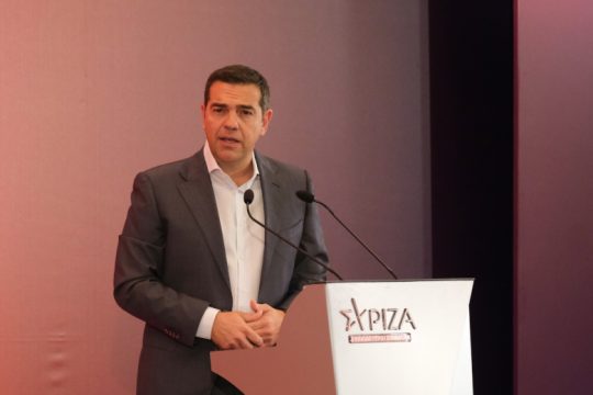 Τσίπρας: Με το πρόστιμο οι εύποροι εξαγοράζουν την άρνηση στον εμβολιασμό