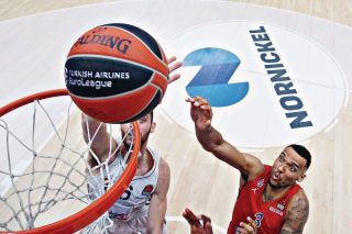 Tον έκανε μια «μπουκιά»