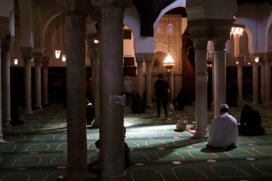 Ακόμη ένα λουκέτο σε τζαμί, στη σκιά αμφιλεγόμενου γαλλικού νόμου