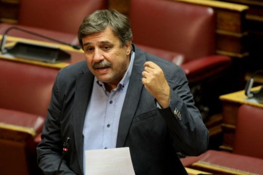 Ξανθός: Η κυβέρνηση Μητσοτάκη ακυρώνει ρύθμιση υπέρ των ανασφάλιστων