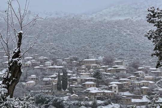 Στα λευκά πολλές περιοχές της χώρας – Μικροπροβλήματα στην Αττική