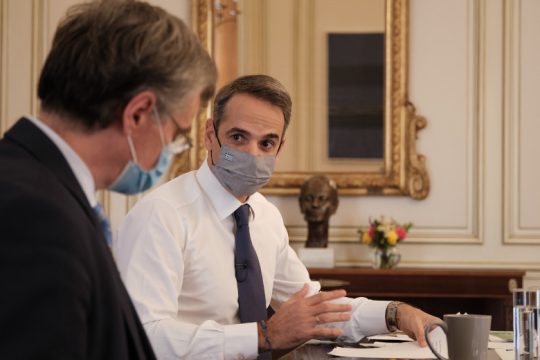 Από αύριο το πρωί σε ισχύ τα νέα μέτρα – Το μεσημέρι οι ανακοινώσεις