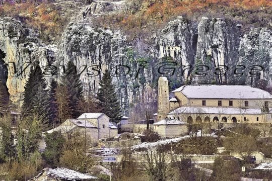 Ζαγόρι, Μονοδένδρι, το χωριό που  ζει στο χείλος του Βίκου