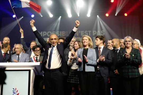 Γαλλία: Βία κατά ακτιβιστών από υποστηρικτές του ακροδεξιού υποψηφίου [ Βίντεο ]