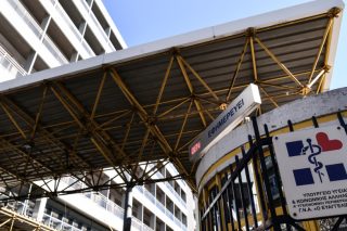 Πολλαπλασιάζονται επικίνδυνα τα κενά στο ΕΣΥ με τις απουσίες των νοσούντων υγειονομικών