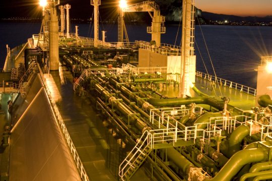 Μπλόκο στο μονοπώλιο πλοίων LNG