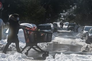 Ο χιονιάς χτύπησε και την αγορά