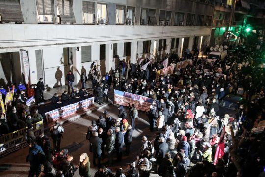 Βγήκαν στους δρόμους