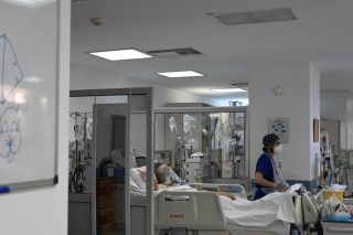 Το επιτελικό χάος οδηγεί σε Bατερλό την επιστράτευση των γιατρών