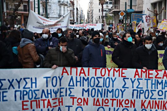 Η… ηπιότερη Ομικρον σκοτώνει
