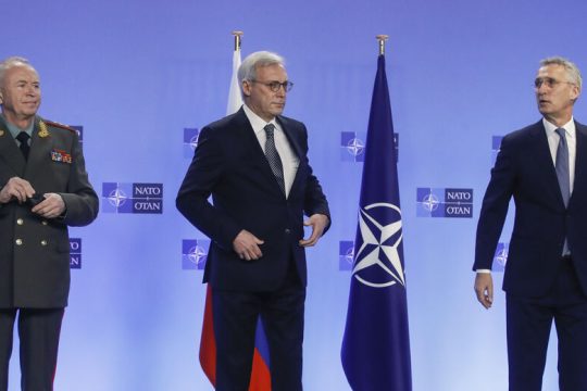 «Παγωμένες» επαφές και στις Βρυξέλλες