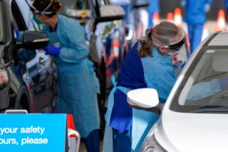 Θανάσιμα επικίνδυνος ο εφησυχασμός απέναντι στην Ομικρον
