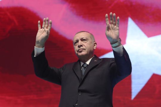 Θα πέφτουμε συνεχώς από τα σύννεφα!