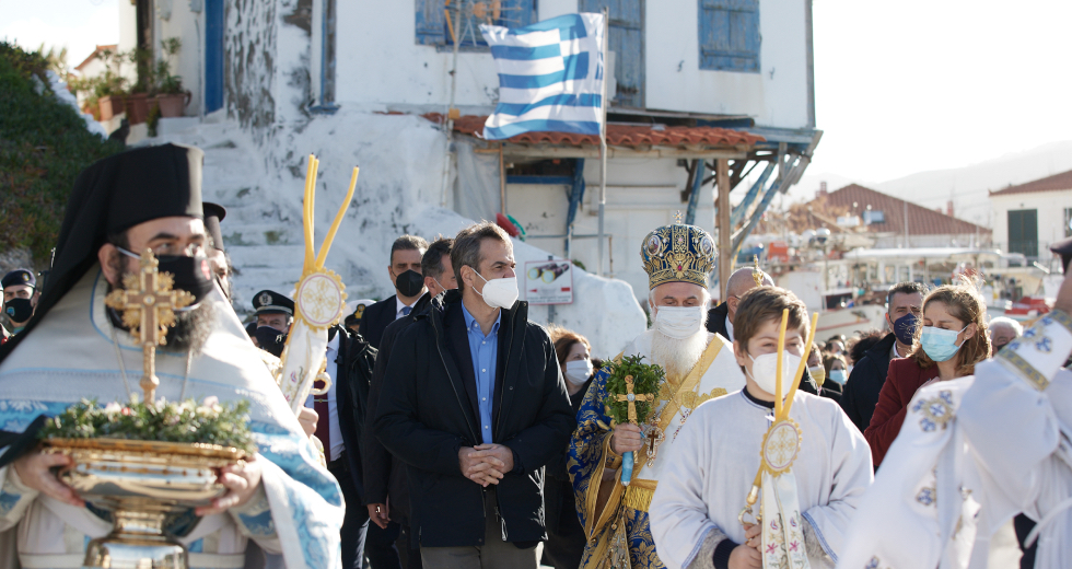 Το φως, οι ουρανοί και το «Αγιο Πνεύμα»